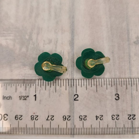 Celluloid Plastic Hibiscus Flower Earrings in Kelly Green - Vintage, Tiki, Clips - Picture 2 of 8